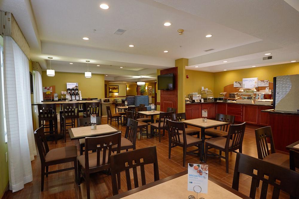 Holiday Inn Express Hotel & Suites Cadillac By Ihg Dış mekan fotoğraf