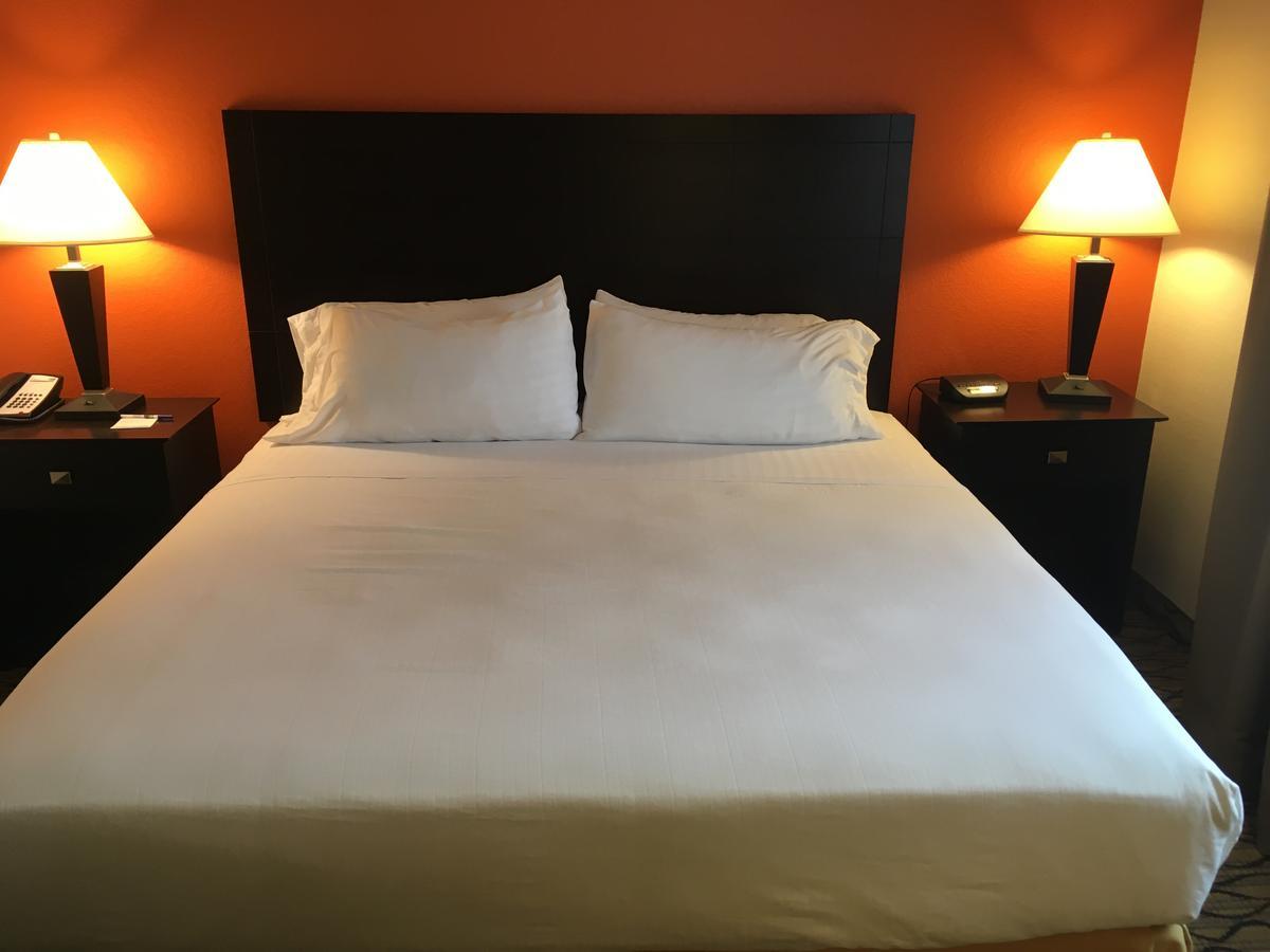 Holiday Inn Express Hotel & Suites Cadillac By Ihg Dış mekan fotoğraf