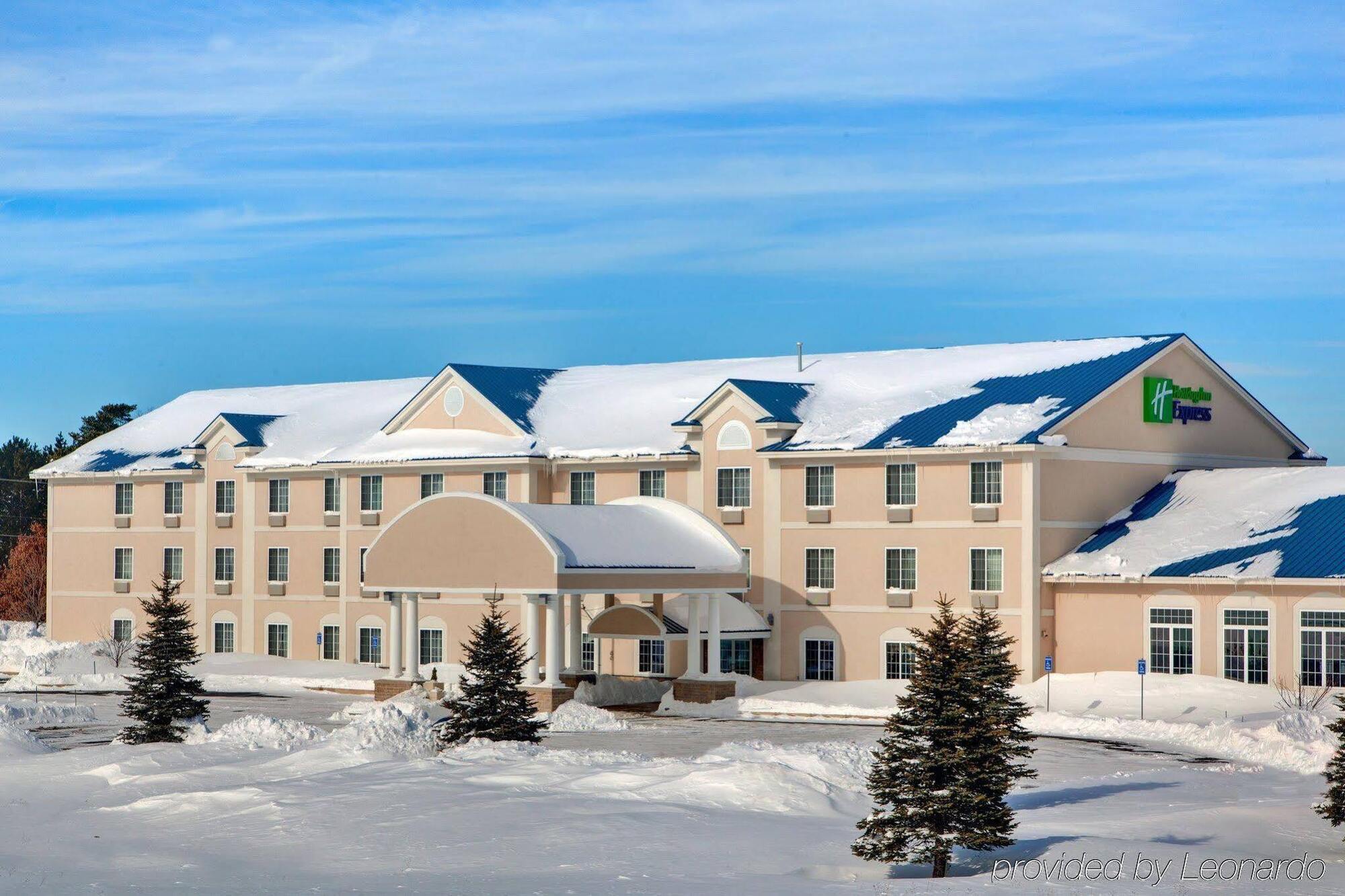 Holiday Inn Express Hotel & Suites Cadillac By Ihg Dış mekan fotoğraf